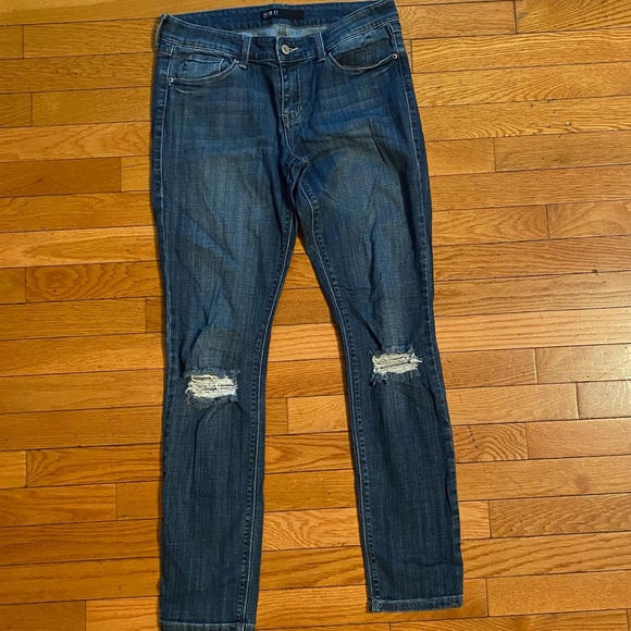SOLO Design Lab Distressed Jeans - Picture 2 of 16